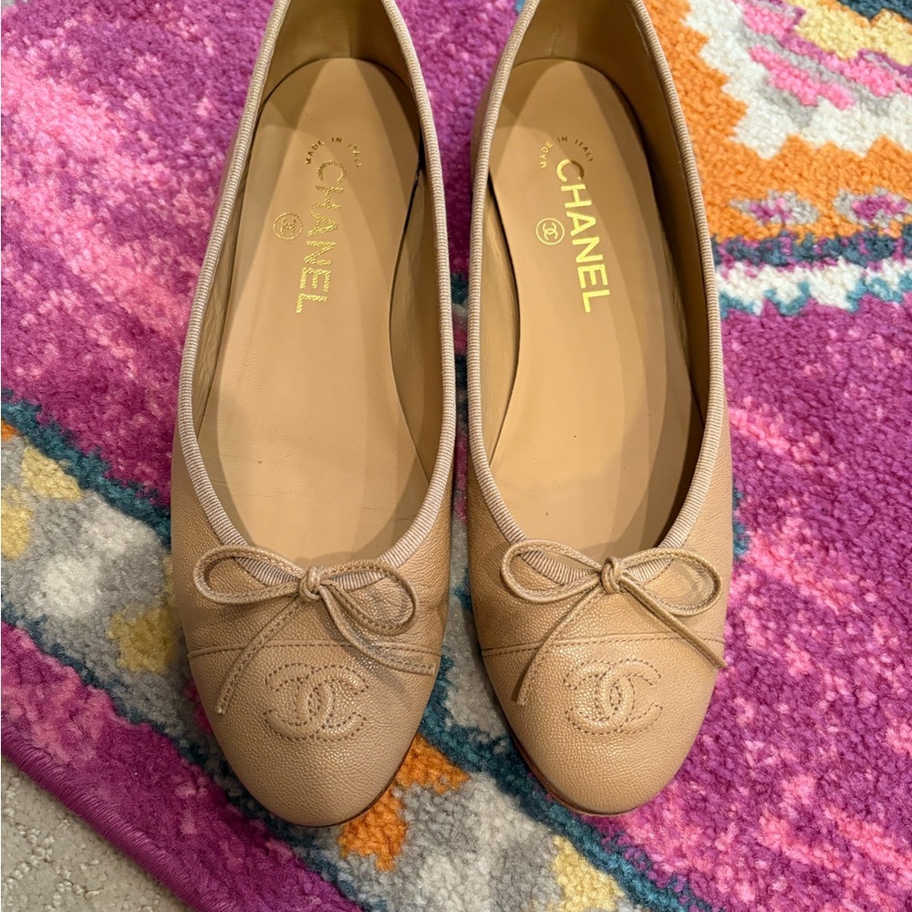 Chanel Tan Leather Flats with CC Logo and Bow